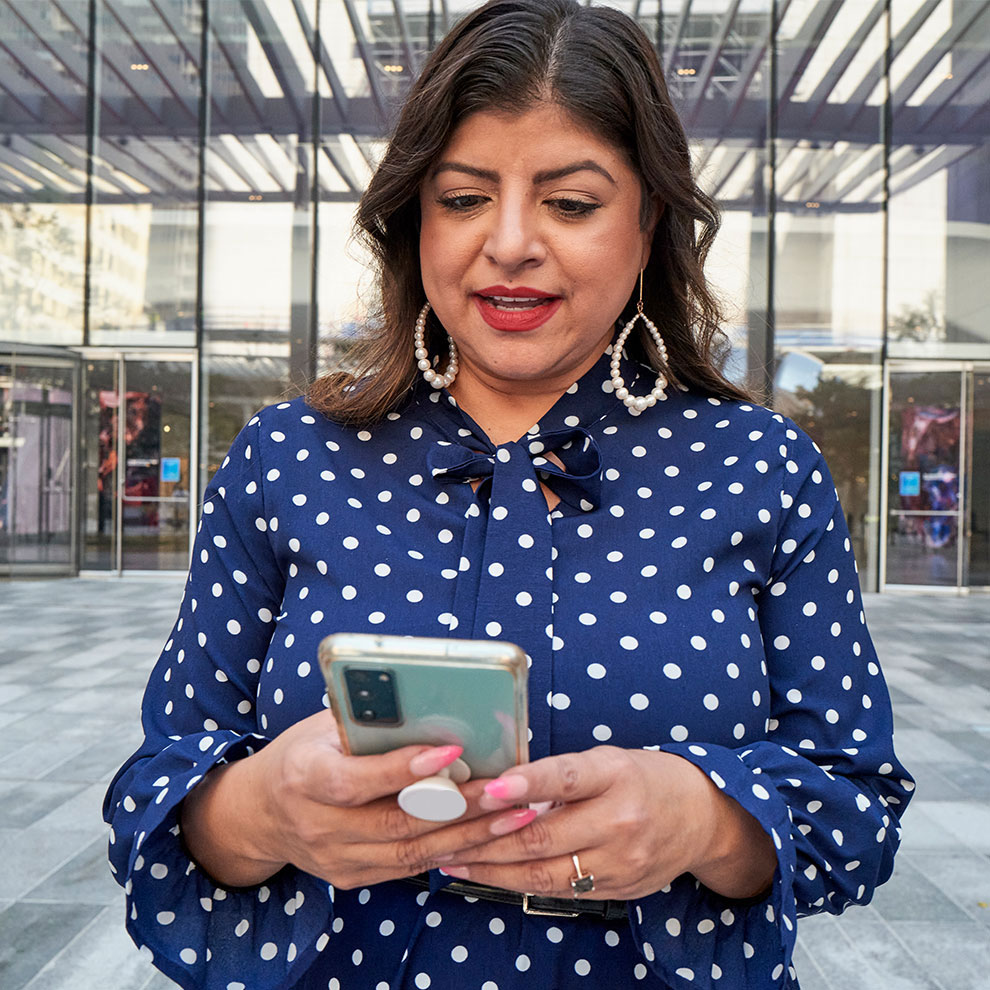A lady with AT&T phone in hand